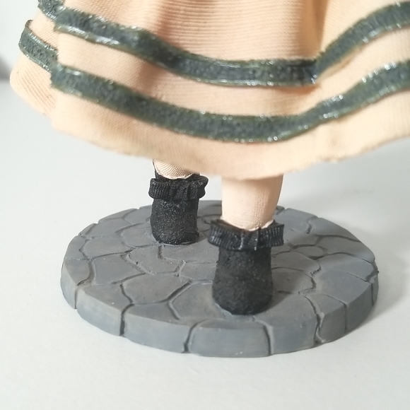 Petite Gray and Creme little Shaver Madam Alexander Doll 2001 - Picture 5 of 5